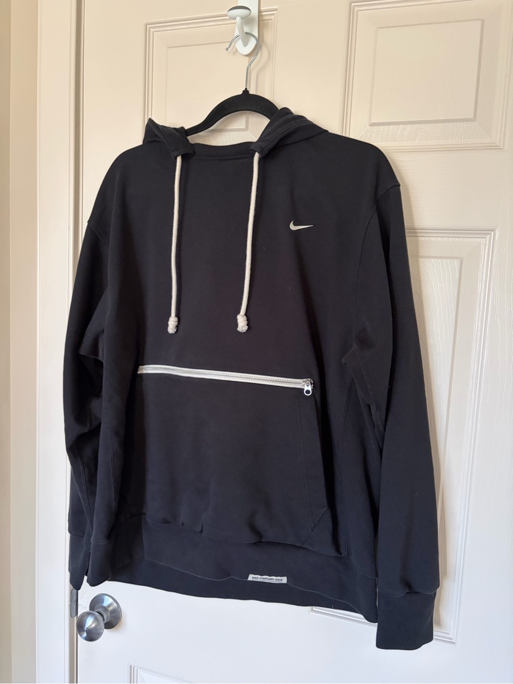 🎉 NIKE - Medium Fitting Mens Black Hoodie (Tag is Large)